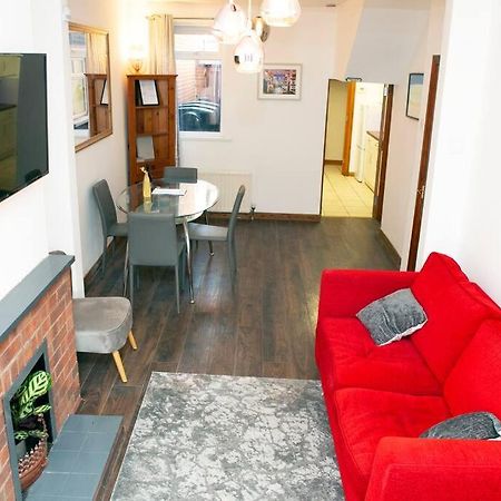 Cheerful 2 Bedroom House In The Heart Of 贝尔法斯特 外观 照片