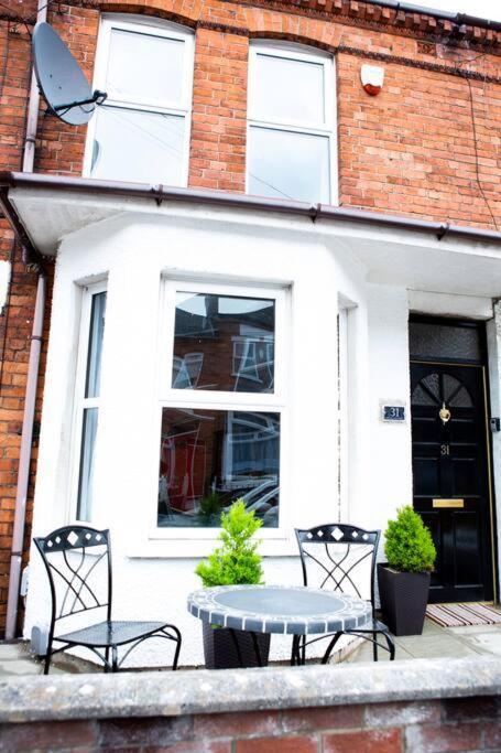 Cheerful 2 Bedroom House In The Heart Of 贝尔法斯特 外观 照片