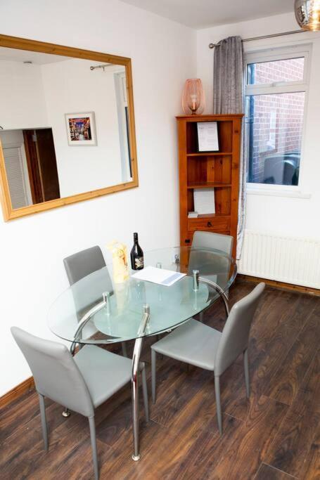 Cheerful 2 Bedroom House In The Heart Of 贝尔法斯特 外观 照片