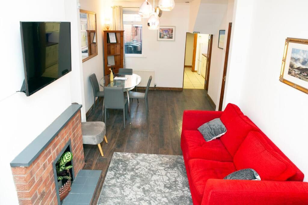 Cheerful 2 Bedroom House In The Heart Of 贝尔法斯特 外观 照片